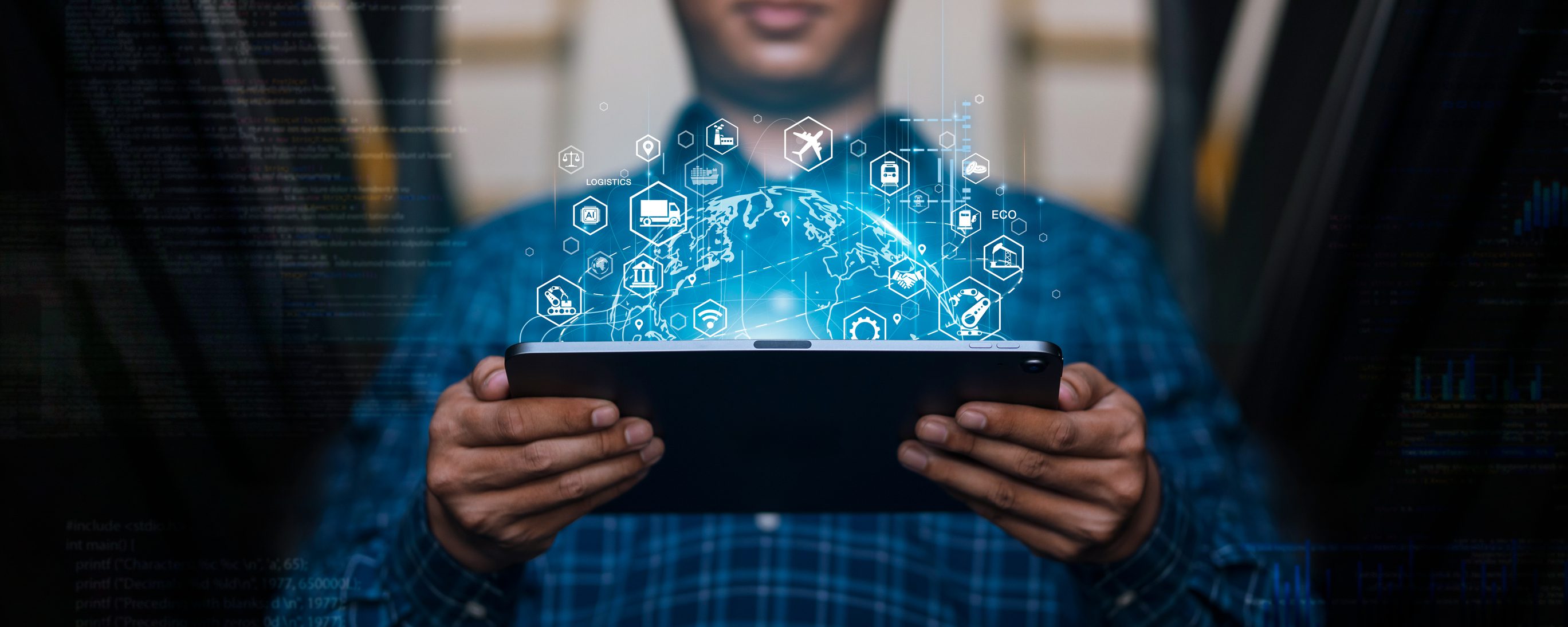 Futuristic Technology Retail Warehouse: Managers use digital tablets to manage smart warehouses for overseas exports. Digital inventory control, smart logistics, future transportation innovation